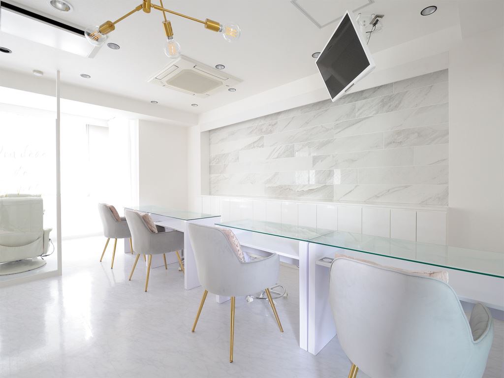 神戸三宮各線から徒歩5分 トレンドネイルを安い価格で Nail Salon Tranquille Sirusite